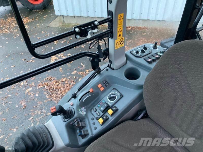 CLAAS NEXOS 240 S Tractors