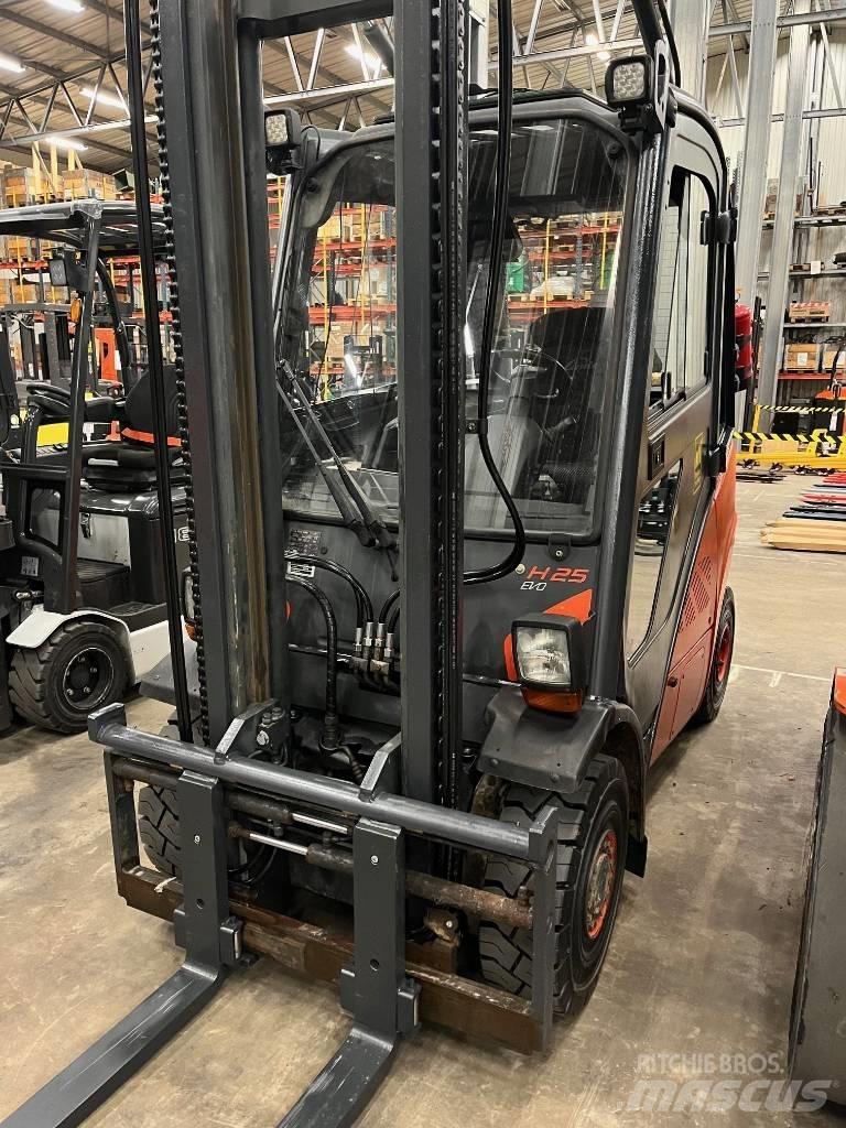 Linde H25D-02 Diesel trucks