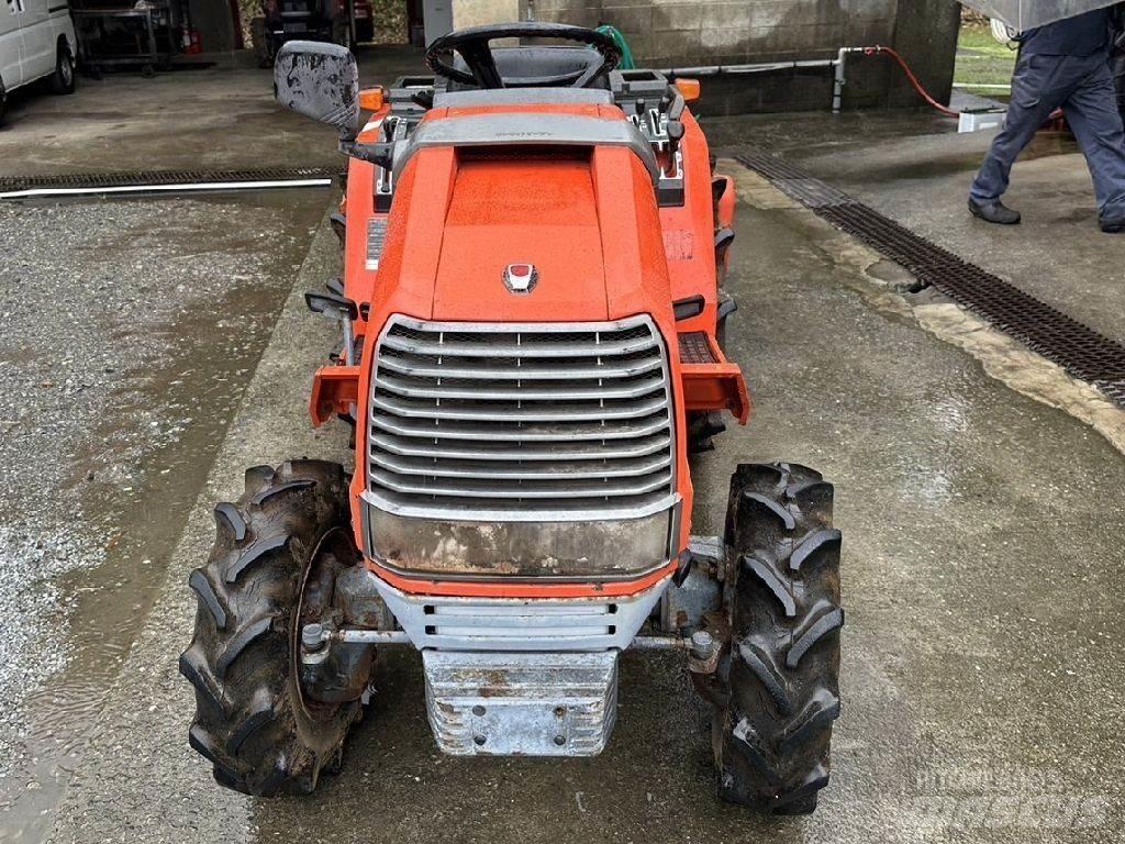Kubota A-17 Tractors