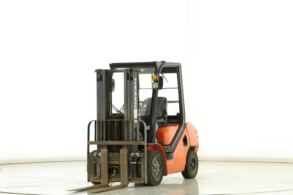 Nexen FDE-30 Diesel trucks