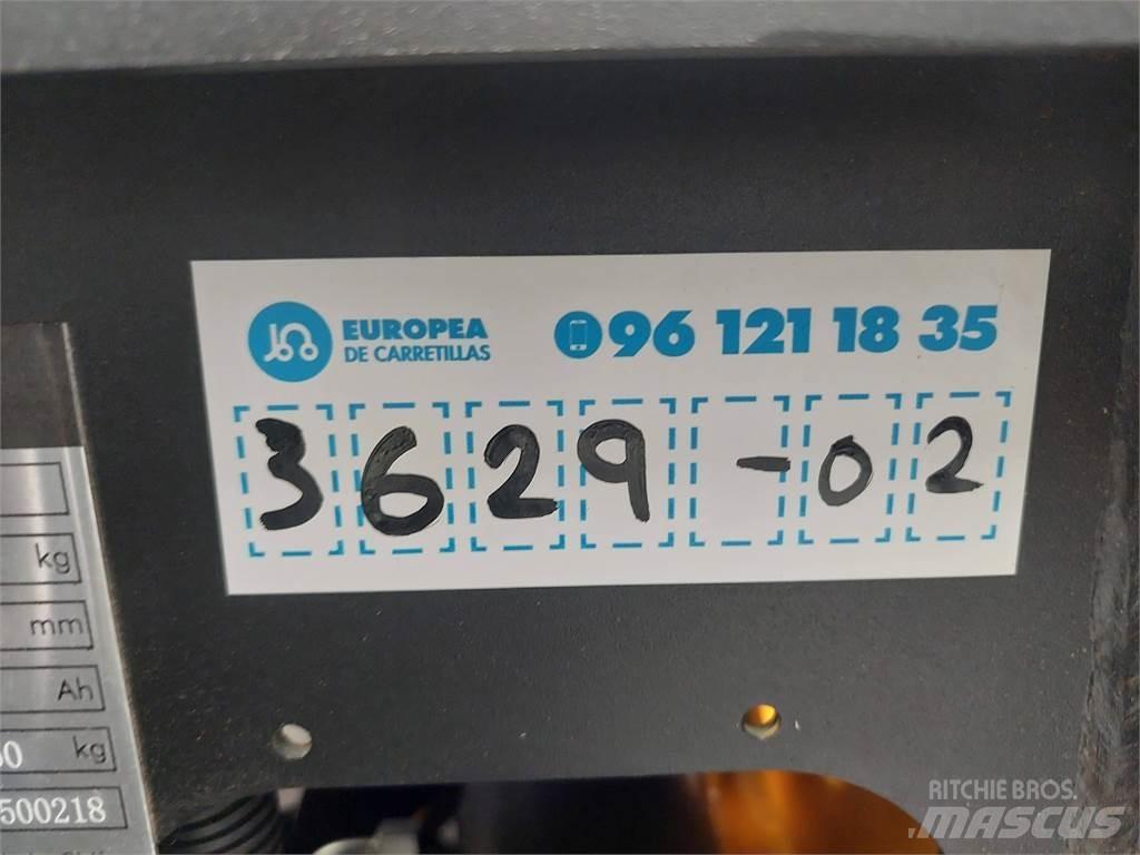  EFL253 Electric forklift trucks