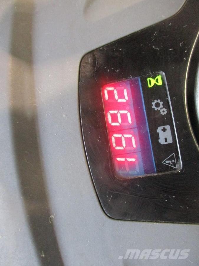 Toyota LPE200 Low lifter with platform