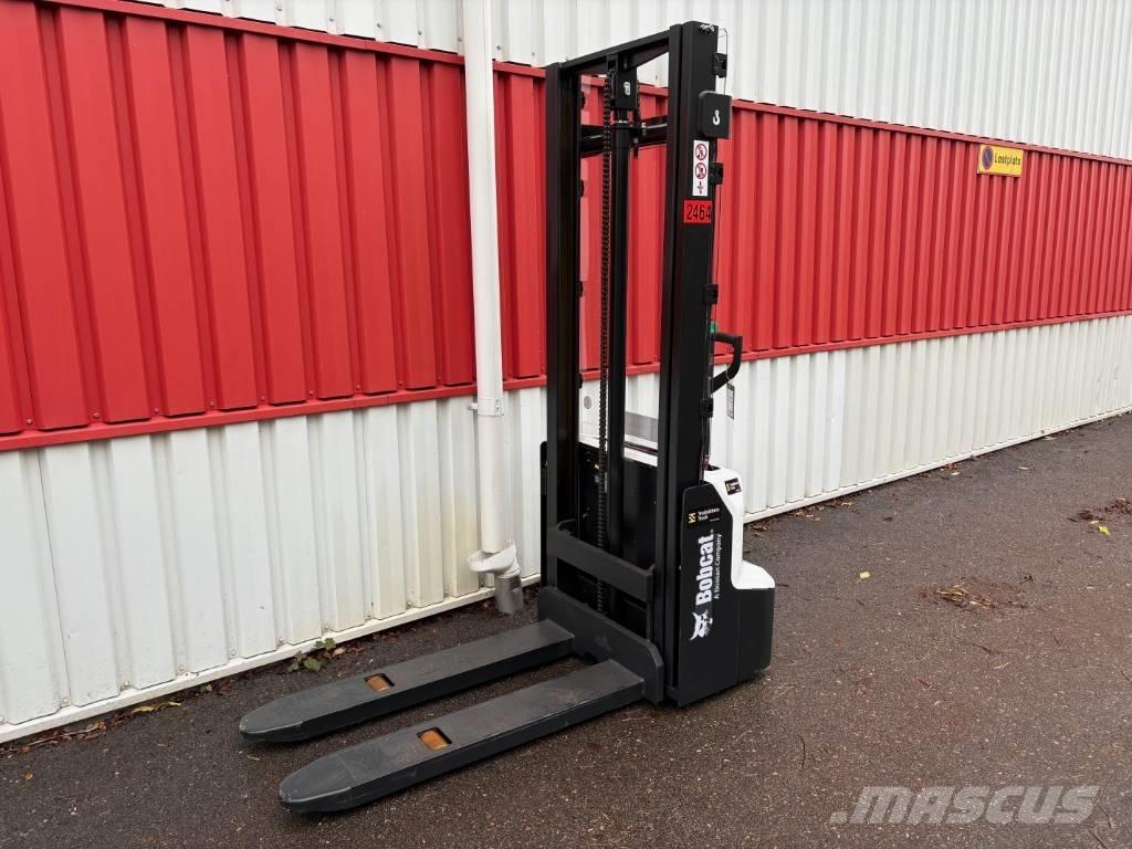 Bobcat LSM 12 N Pedestrian stacker