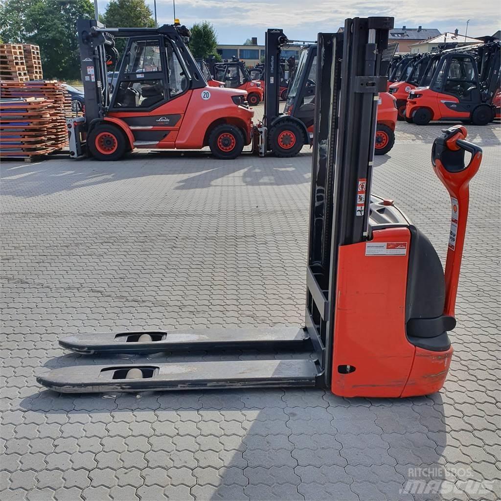 Linde L12 Pedestrian stacker
