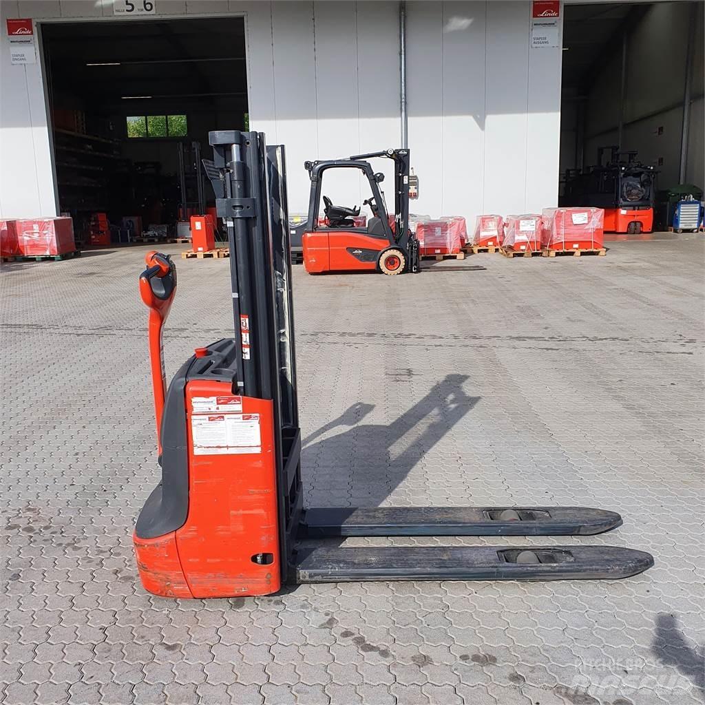 Linde L12 Pedestrian stacker