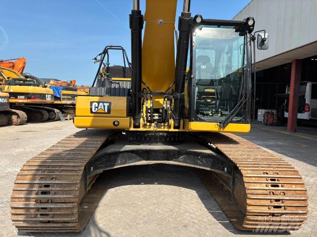 CAT 330 Crawler excavators