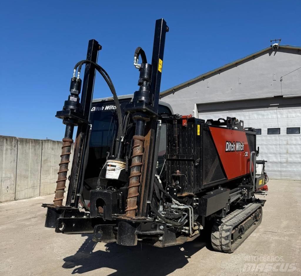 Ditch Witch AT32 Horizontal Directional Drilling Equipment