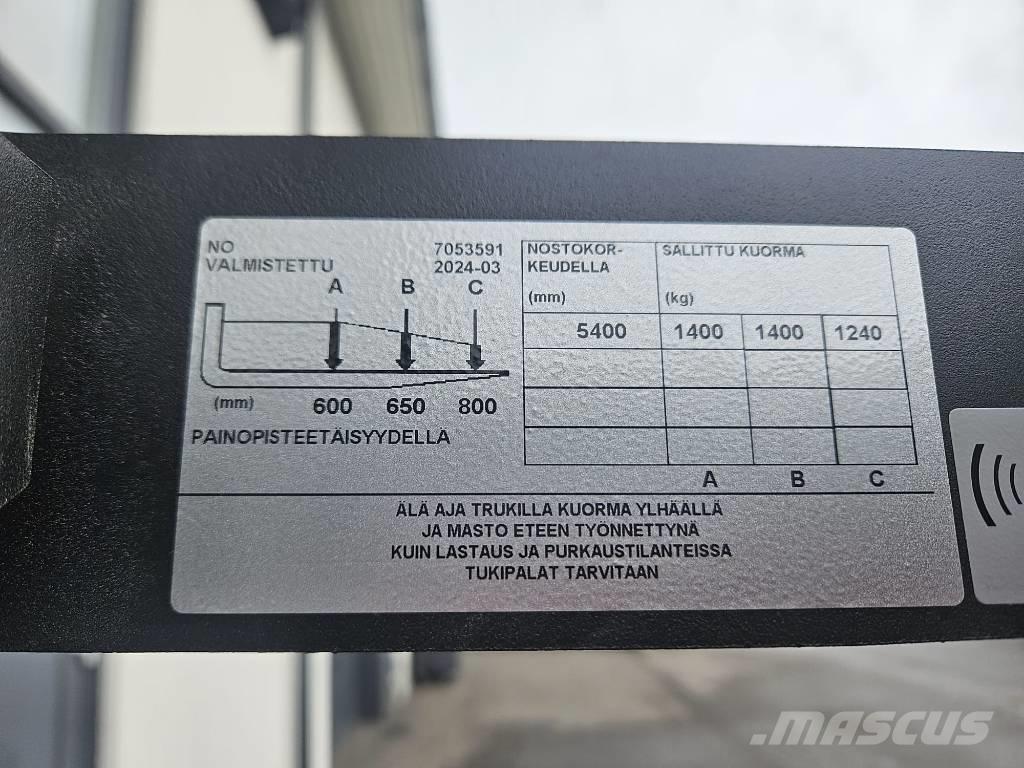 Toyota RRE 140 HE Reach trucks