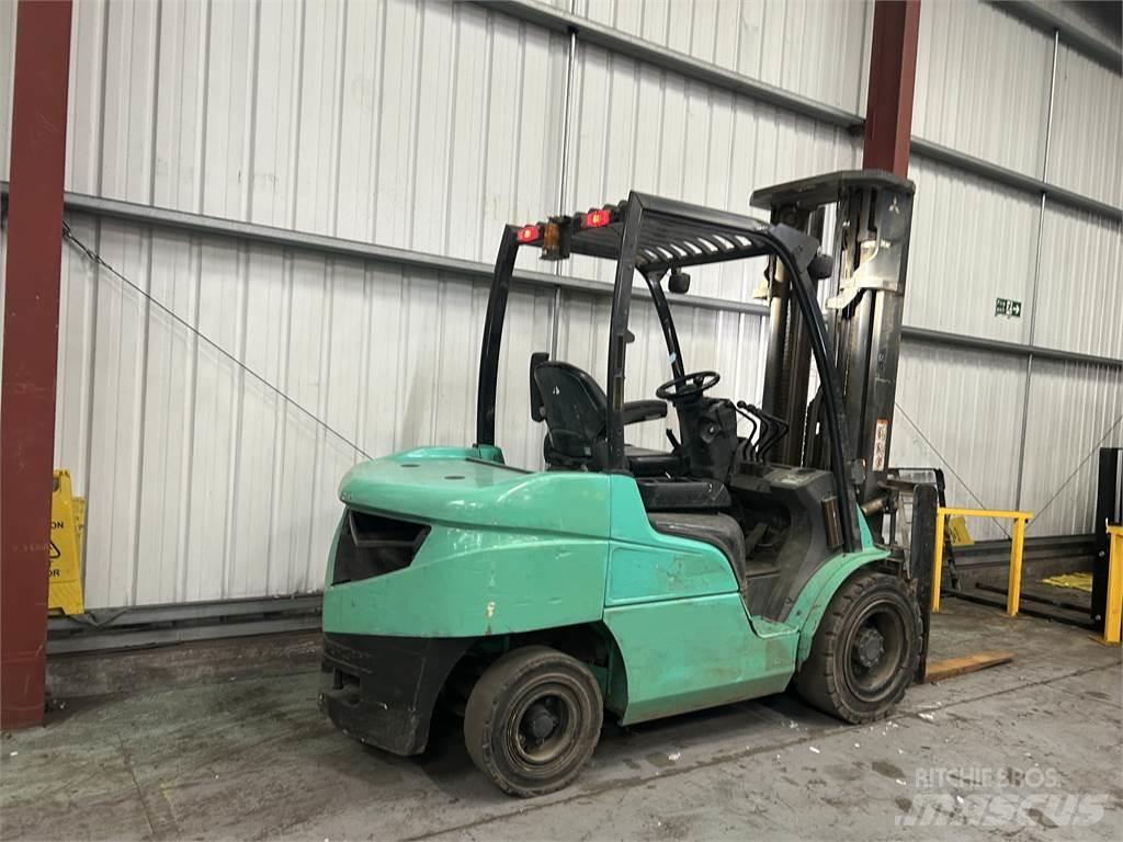 Mitsubishi FD35NT Diesel trucks