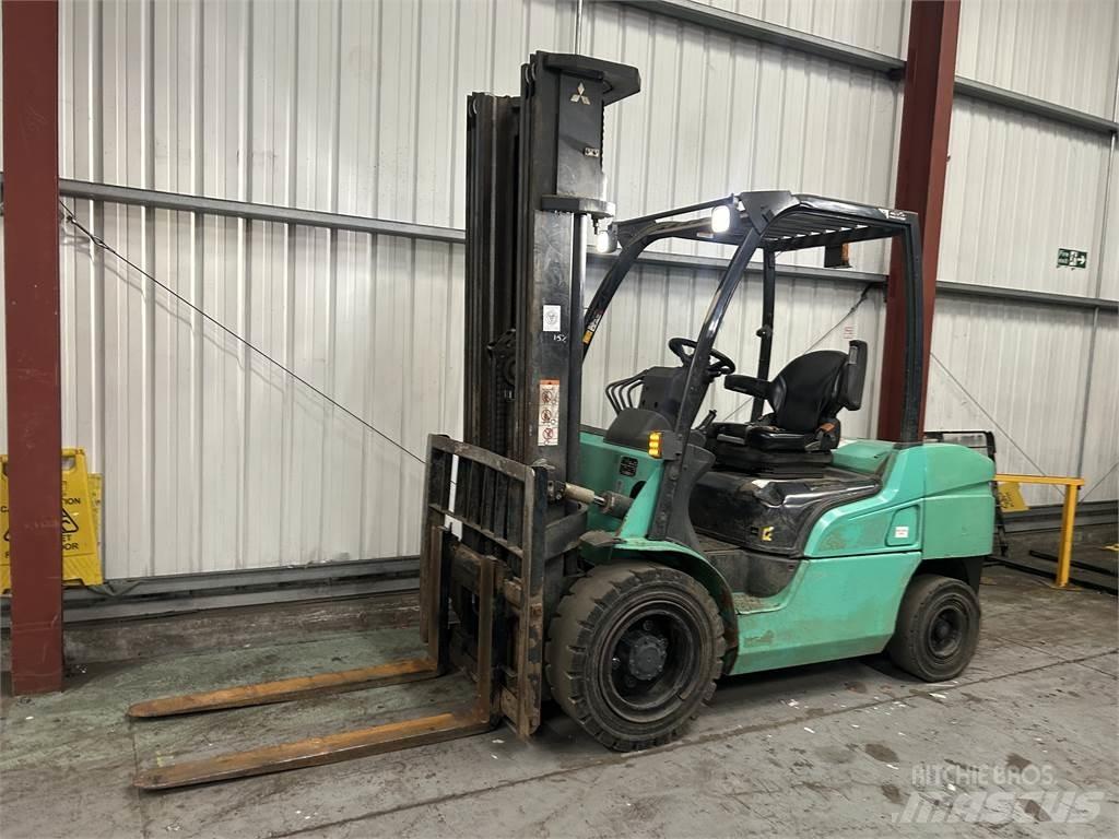 Mitsubishi FD35NT Diesel trucks
