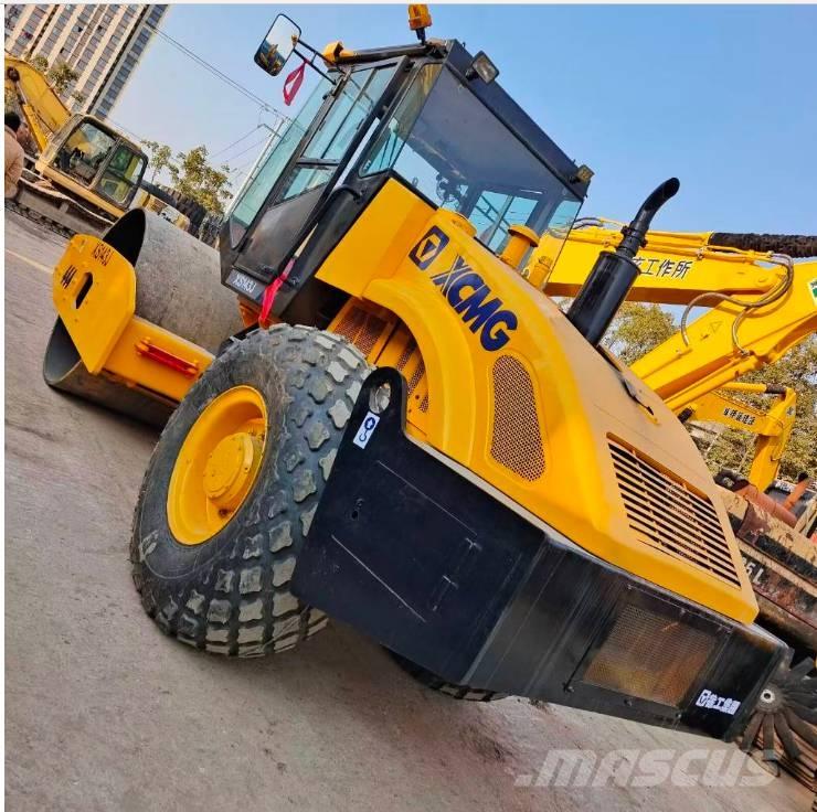 XCMG XS 142 J Single drum rollers