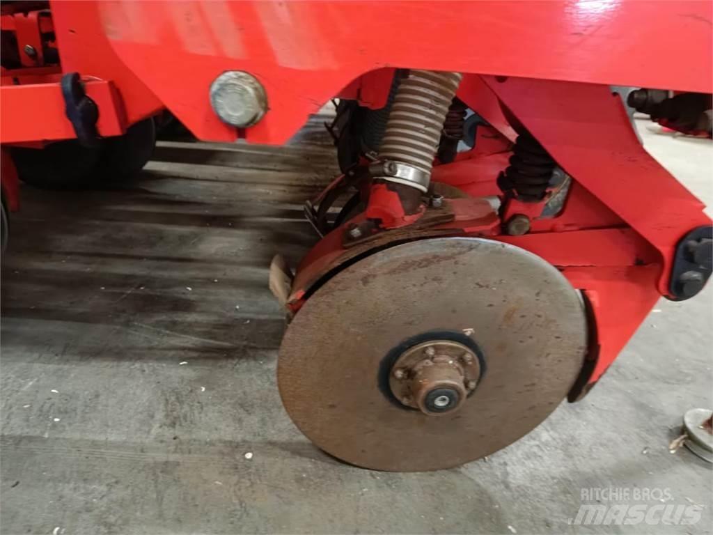 Kuhn Maxima 2TS Precision sowing machines