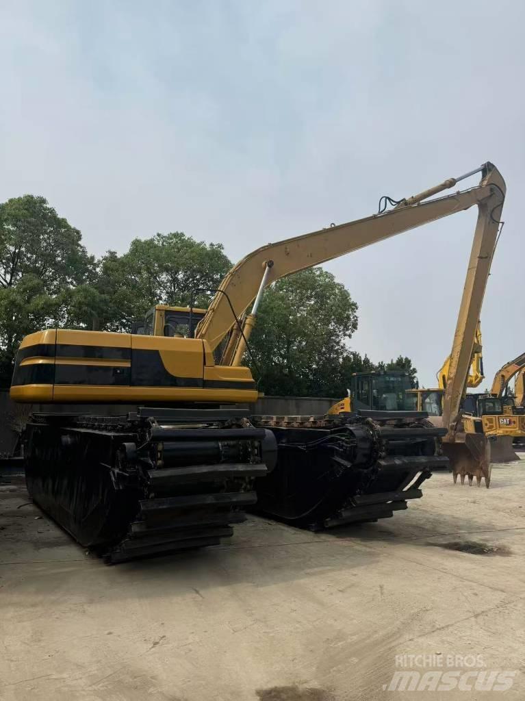 CAT 320B Amphibious Excavators
