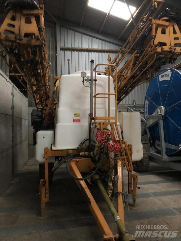 Knight EUA 3800 Trailed sprayers