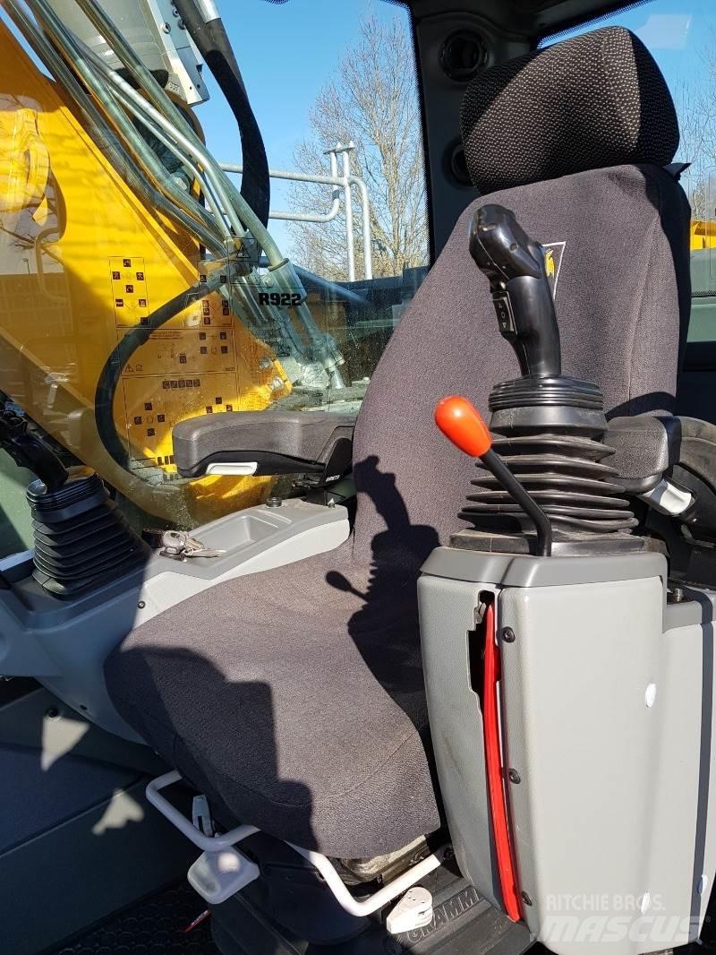 Liebherr R922 Crawler excavators