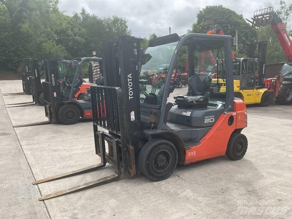 Toyota 02-8 FDF 20 Diesel trucks