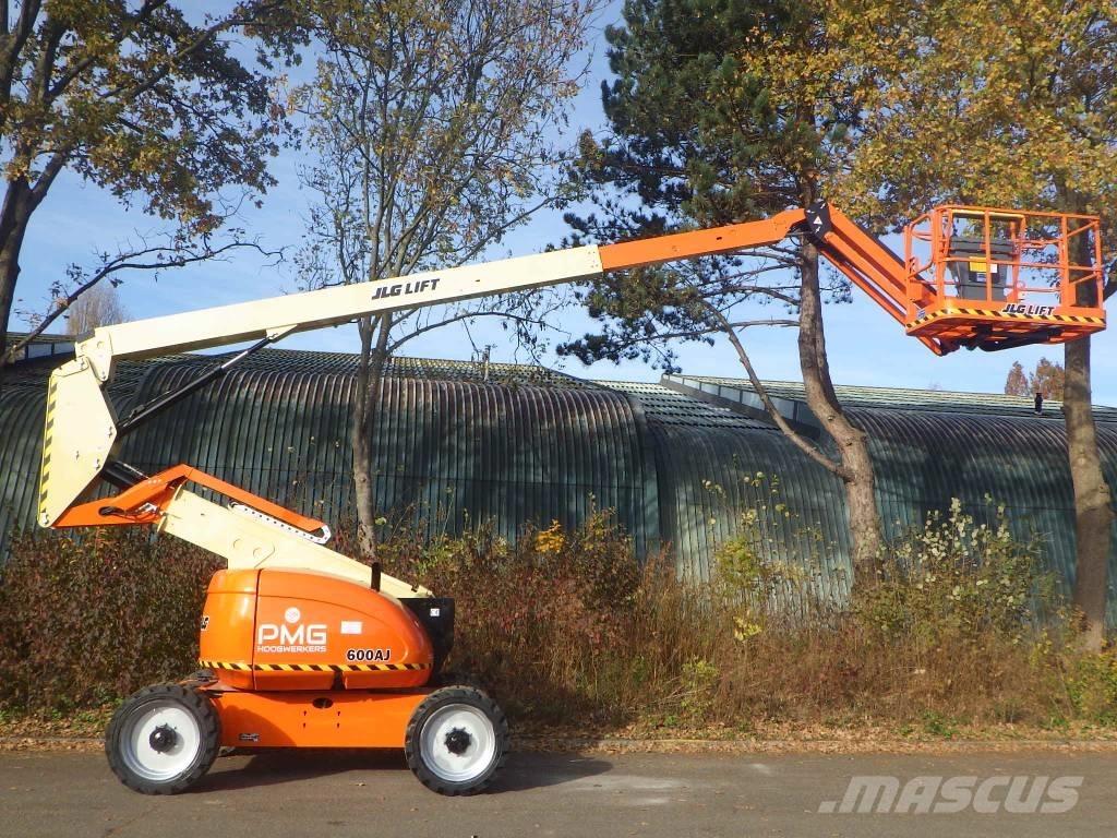 JLG 600AJ Articulated boom lifts
