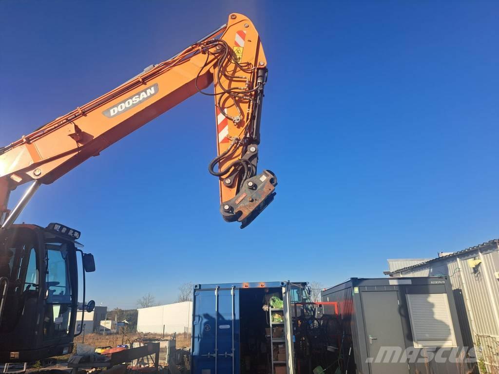 Doosan DX170W-5 Wheeled excavators