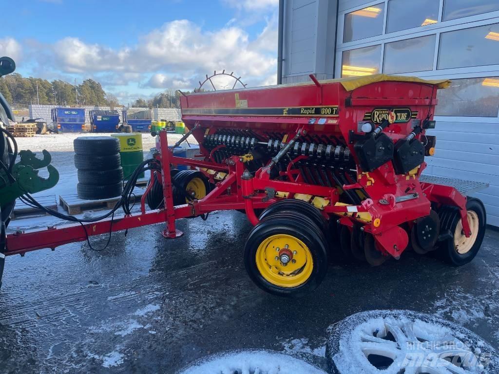 Väderstad Rapid Turf Dressing equipment