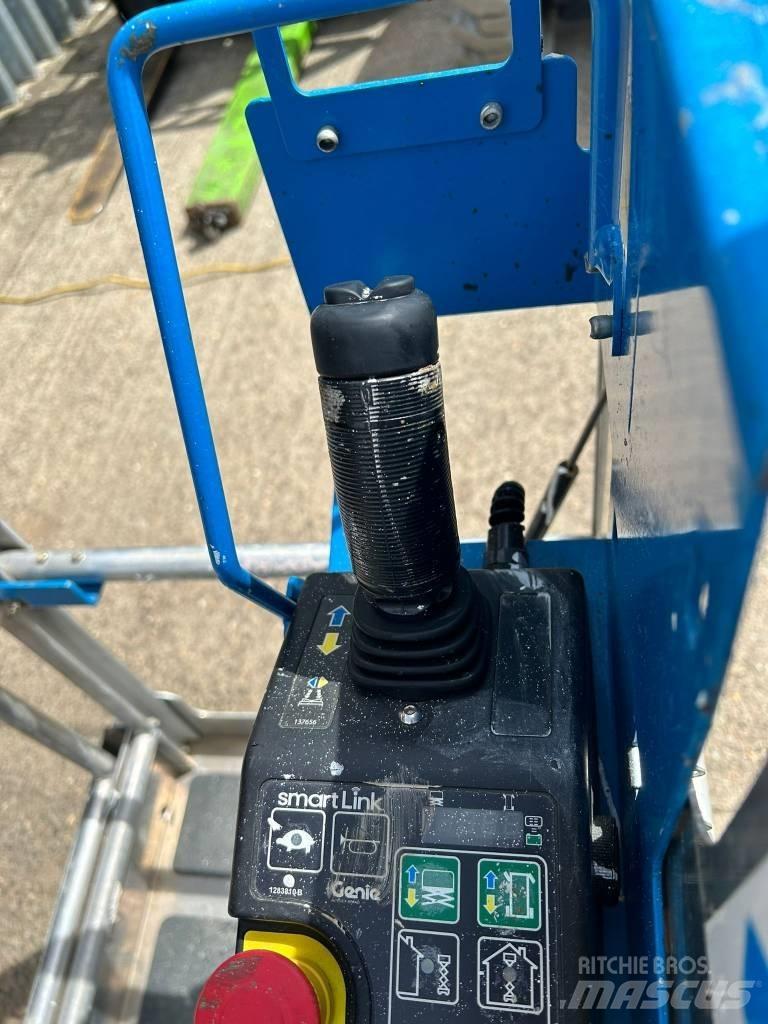 Genie GR20 Vertical mast lifts
