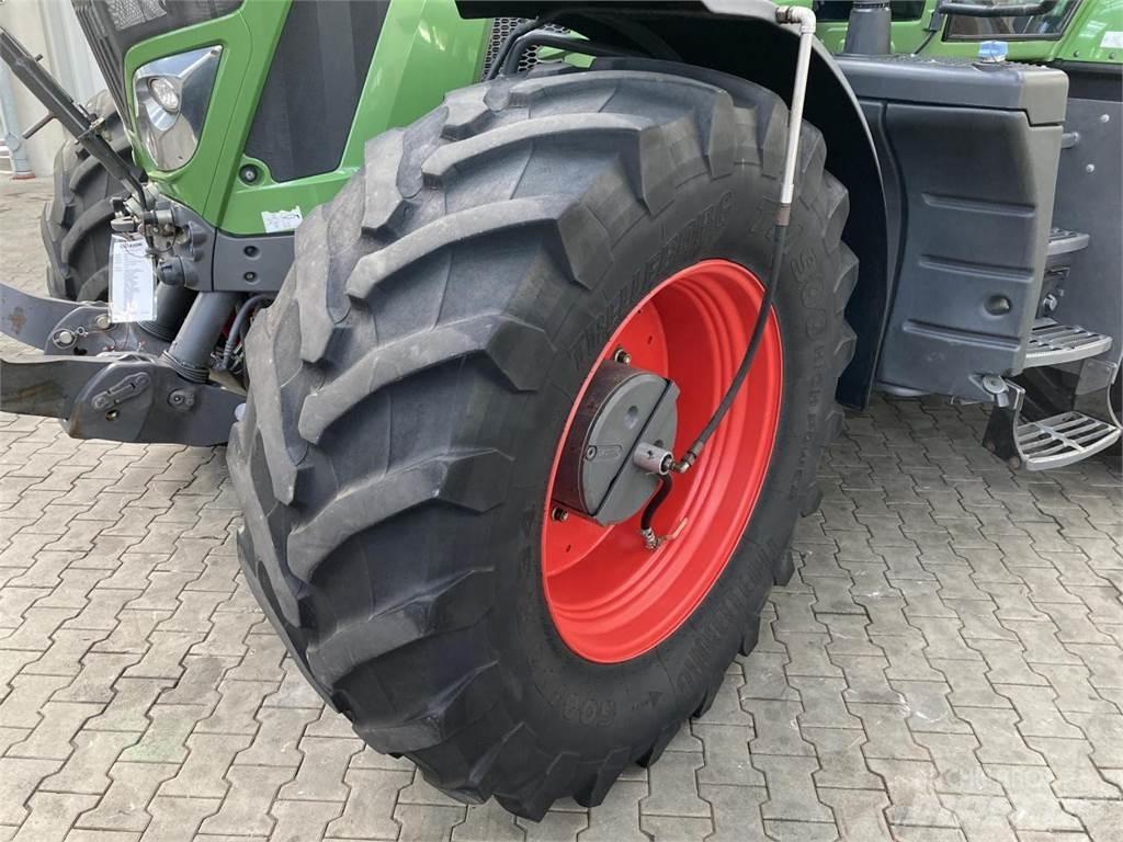 Fendt 933 Vario Tractors