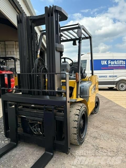 CAT DP 35 N Diesel trucks