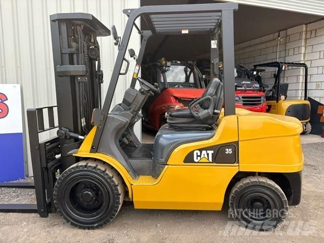 CAT DP 35 N Diesel trucks