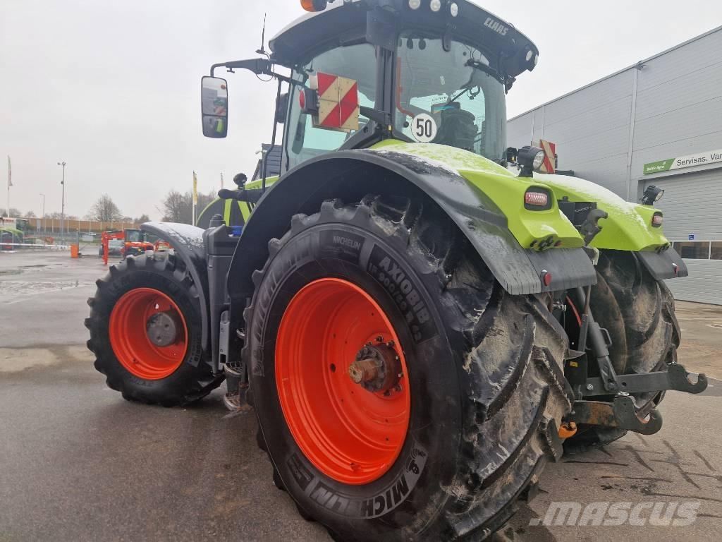 CLAAS Axion 960 Tractors