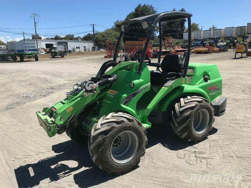 Avant 750 Mini loaders