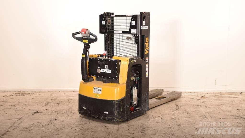 Yale MS20 Pedestrian stacker