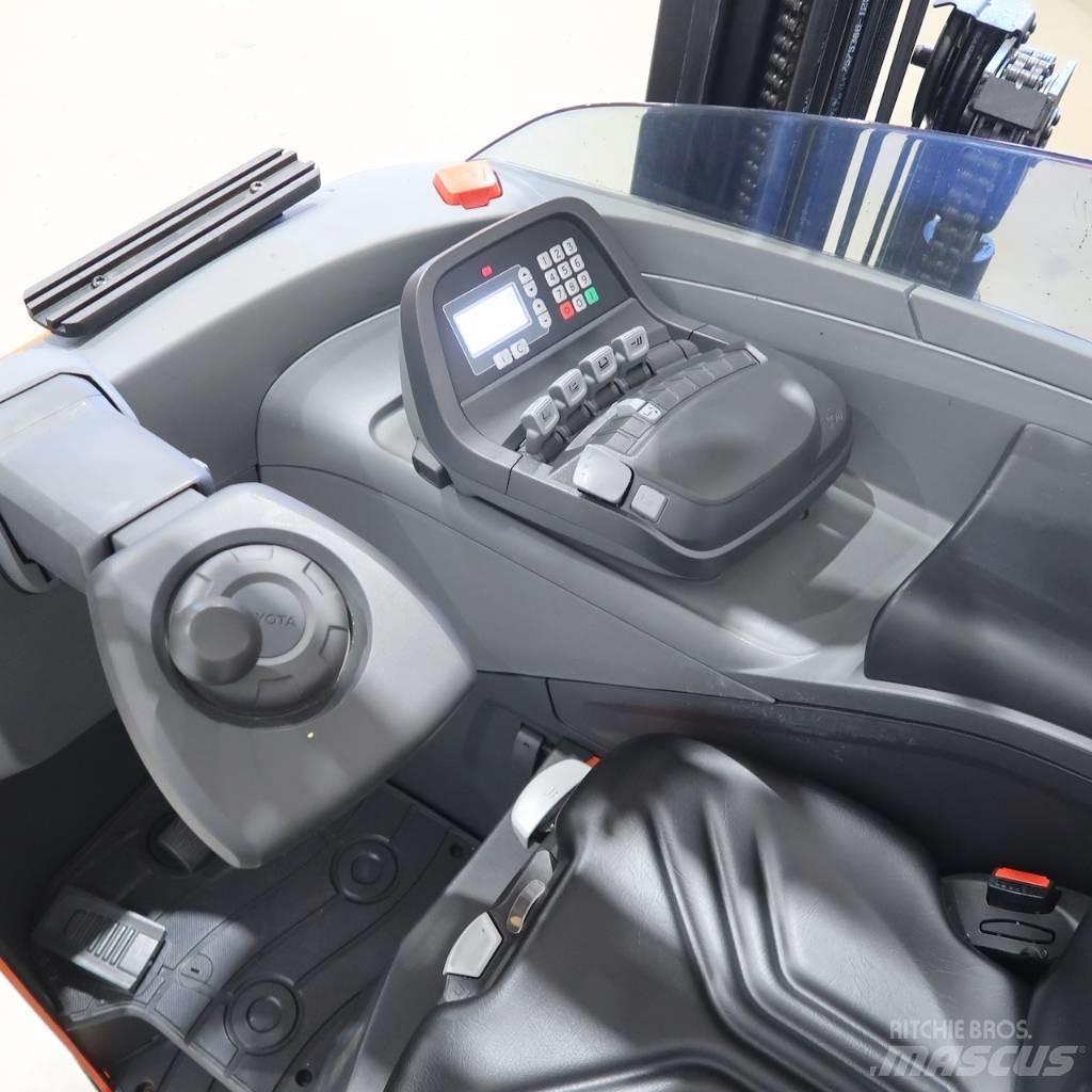 Toyota RRE140H Reach trucks