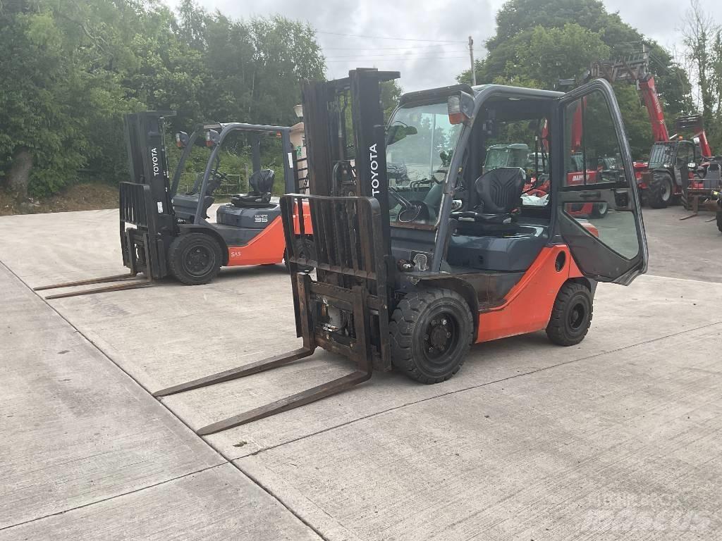 Toyota 02-8 FDF 30 Diesel trucks