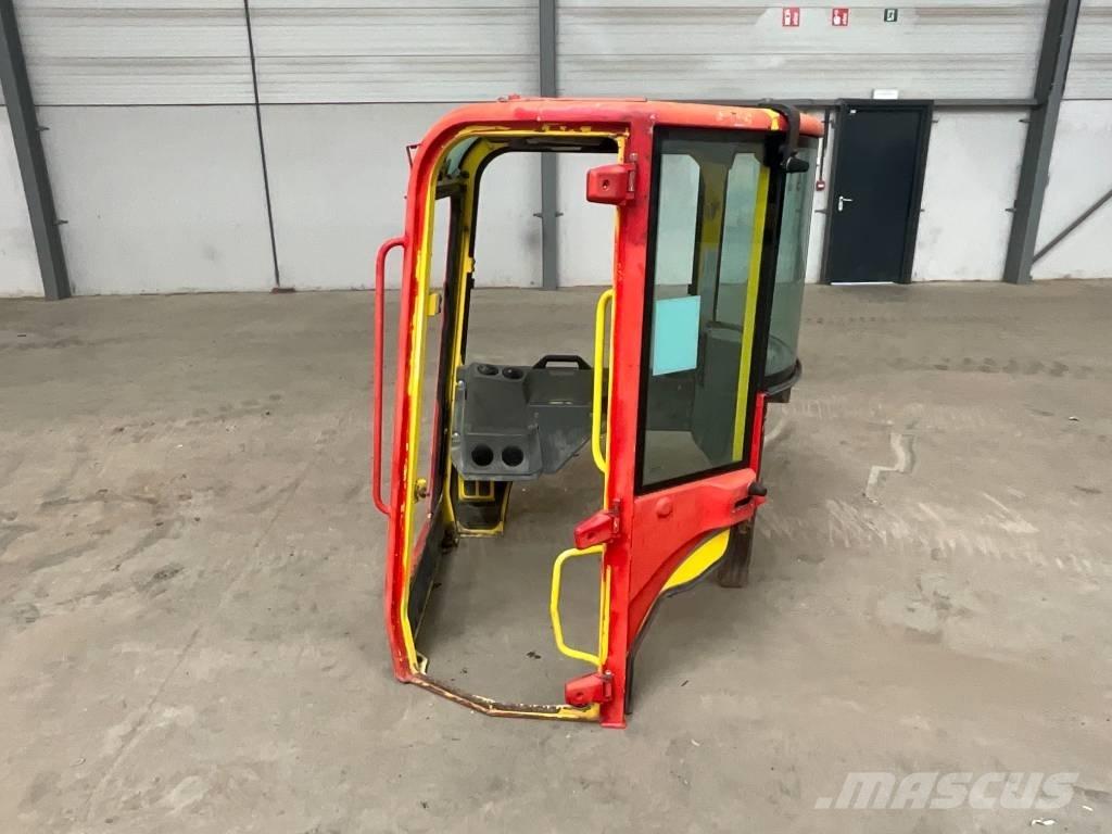 Yanmar vio 50 / vio 57 Cabins and interior