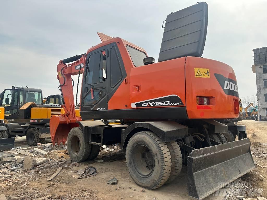 Doosan 150 Wheeled excavators