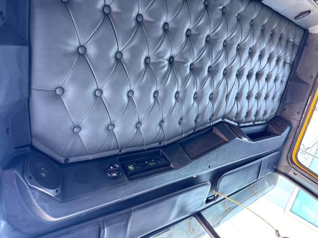 Western Star 4900 Cable lift demountable trucks