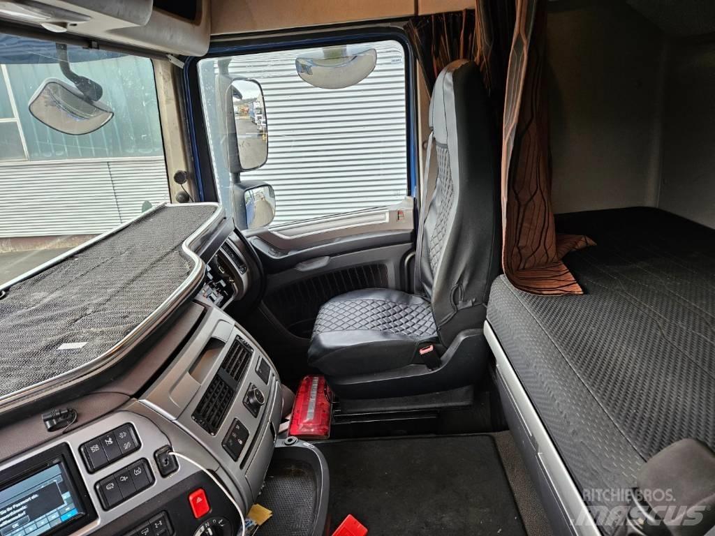 DAF XF 530 Unfall Tractor Units