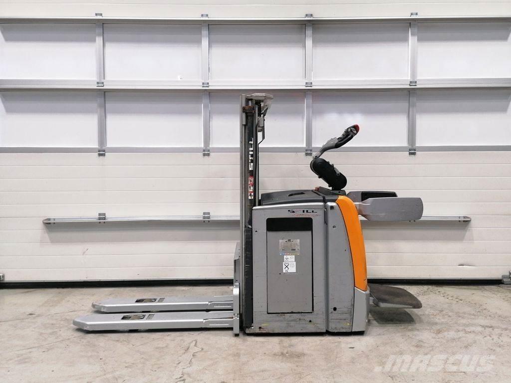 Still EXV-SF14 Pedestrian stacker