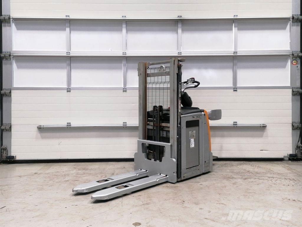 Still EXV-SF14 Pedestrian stacker