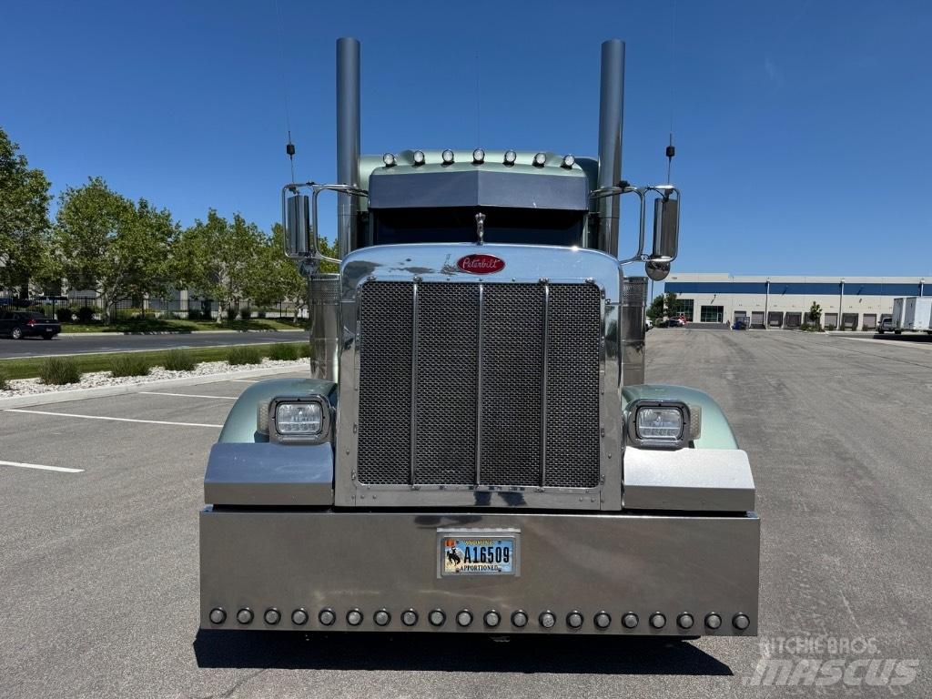 Peterbilt 379 Tractor Units