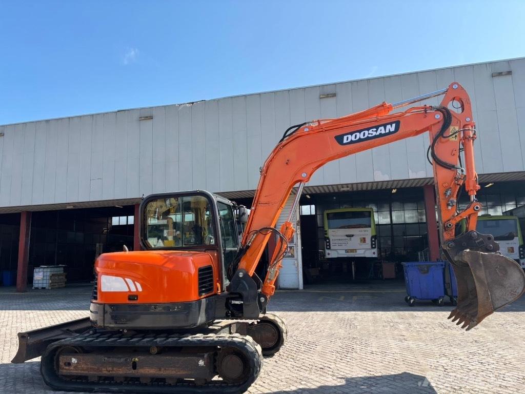 Doosan DX 80 R Midi excavators  7t - 12t