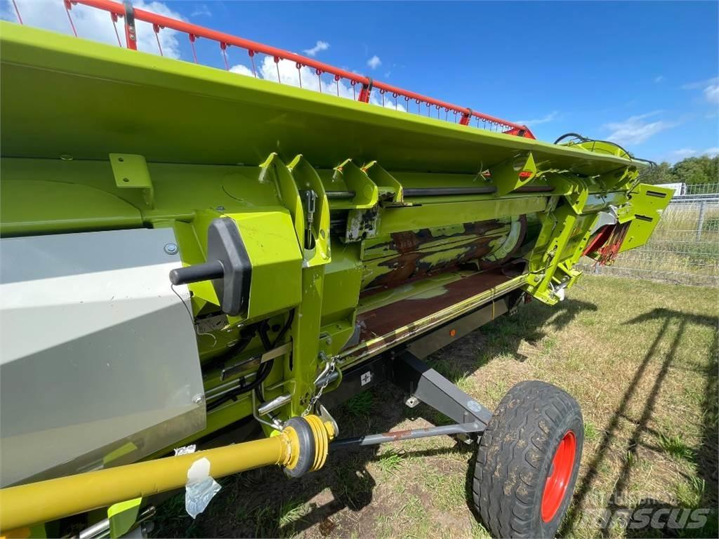 CLAAS V620 Harvester heads