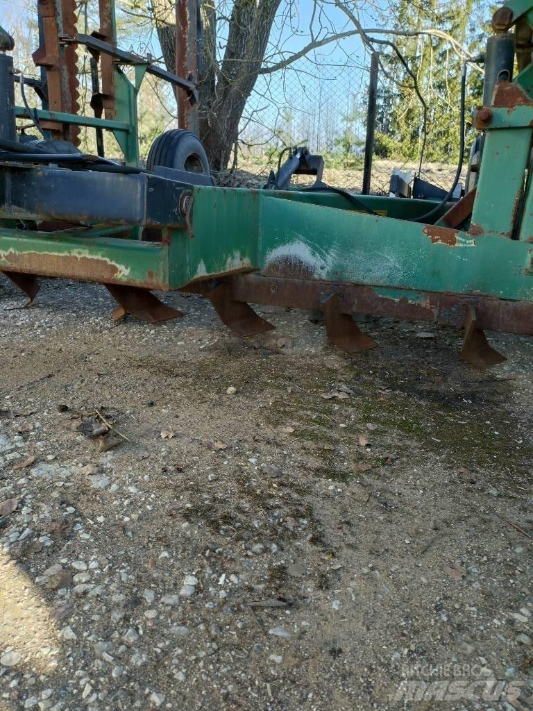 Kire 8,2m Chisel ploughs