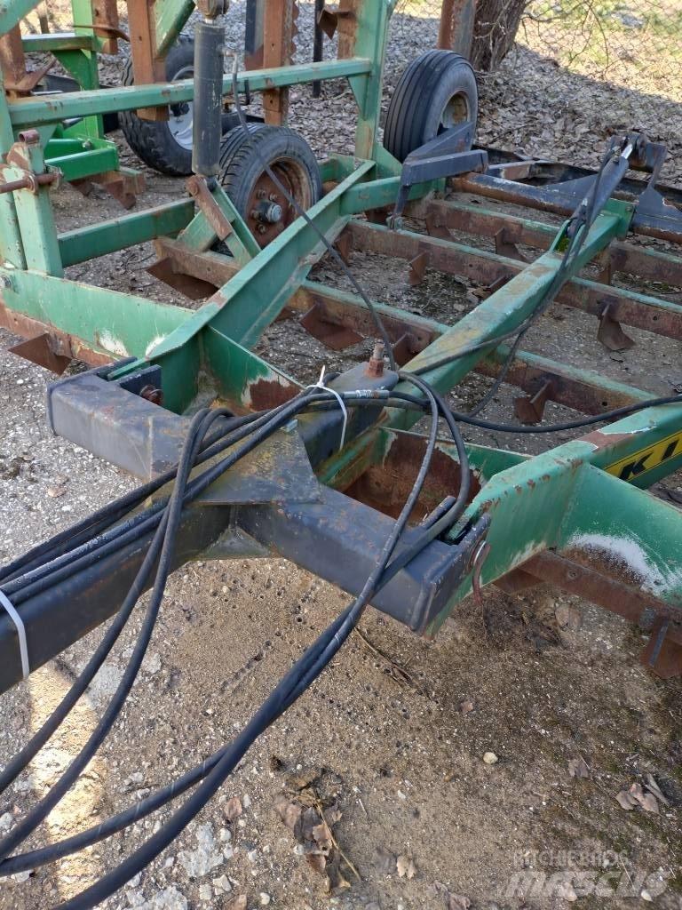 Kire 8,2m Chisel ploughs