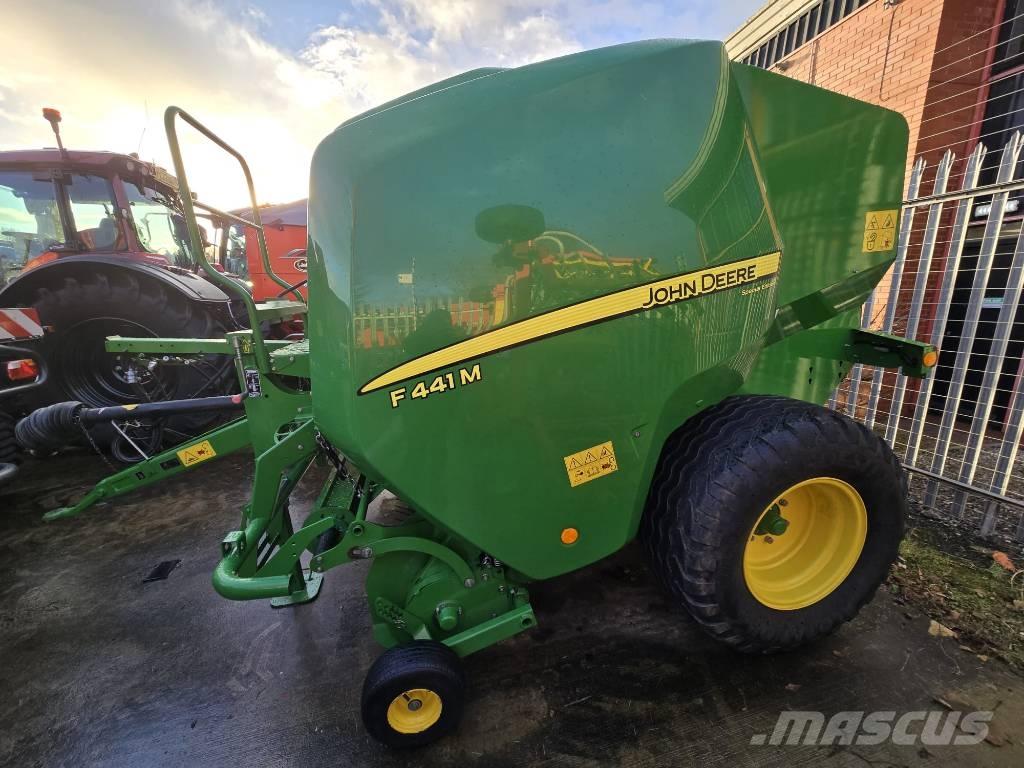 John Deere F441 M Round balers