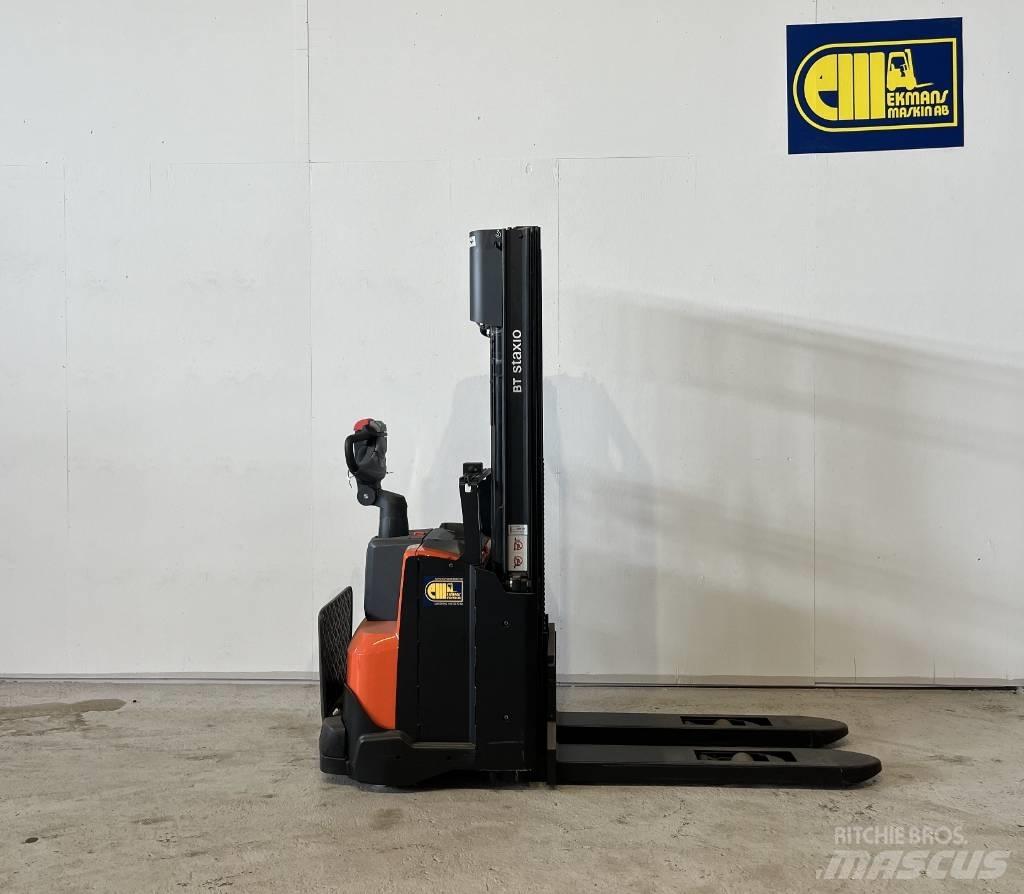 BT Truck SWE120L Pedestrian stacker