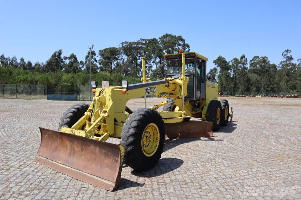 John Deere 670B Graders