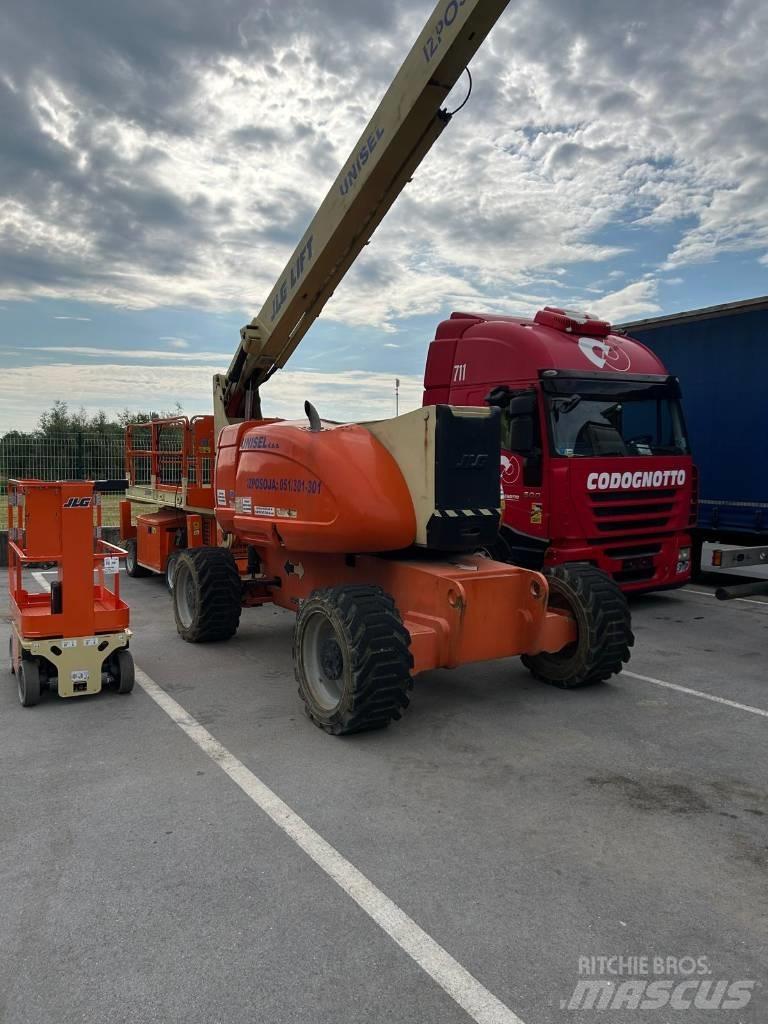 JLG 800 AJ Articulated boom lifts