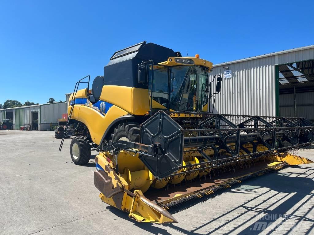 New Holland CX 6090 Combine harvesters