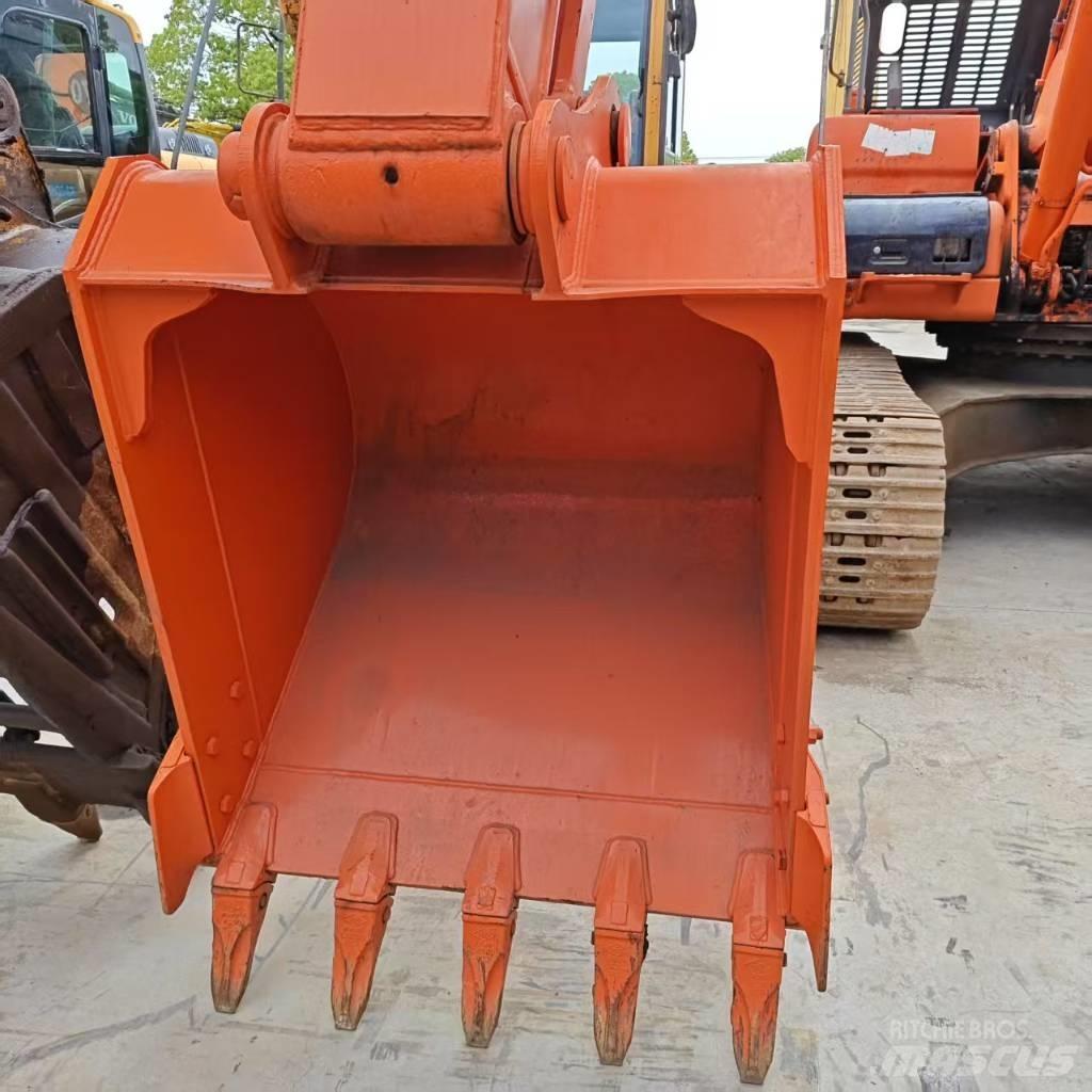 Hitachi ZX 210 Crawler excavators
