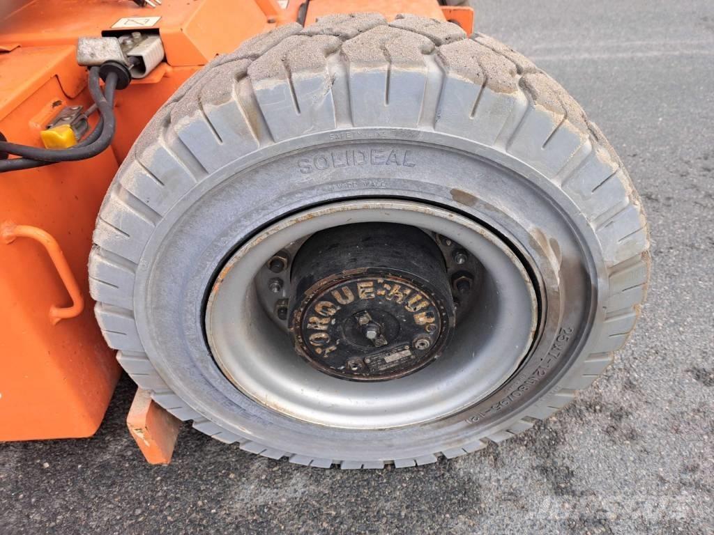 JLG E 300 AJP Articulated boom lifts